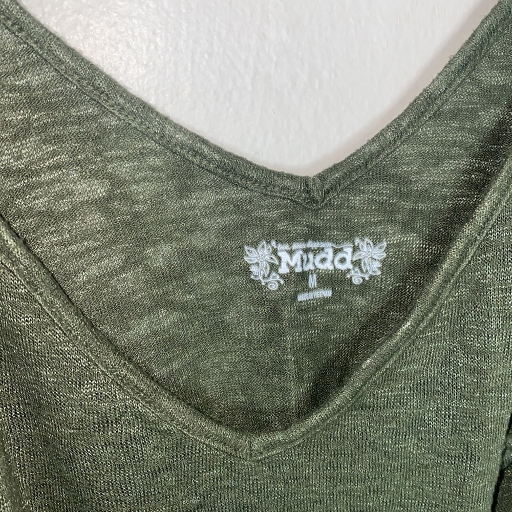 🎈Adorable Army green sheer top! - Picture 4 of 6